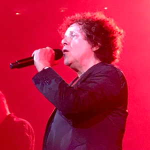 Leo Sayer live in concert.