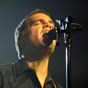 Brendan Bayliss live in concert.