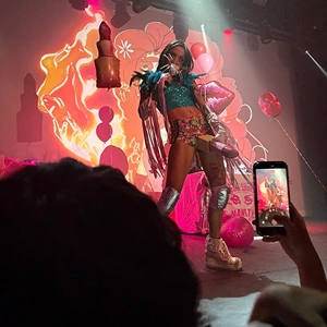 Isabella Lovestory live in concert.