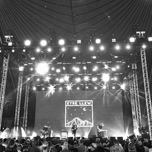 Eyre Llew live in concert.
