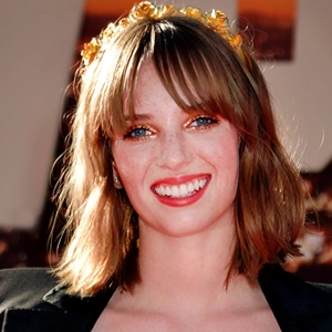 Maya Hawke live in concert.