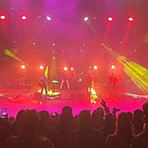Shane Smith live in concert.
