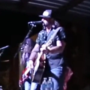 Koe Wetzel live in concert.