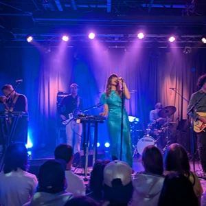 Melody's Echo Chamber live in concert.