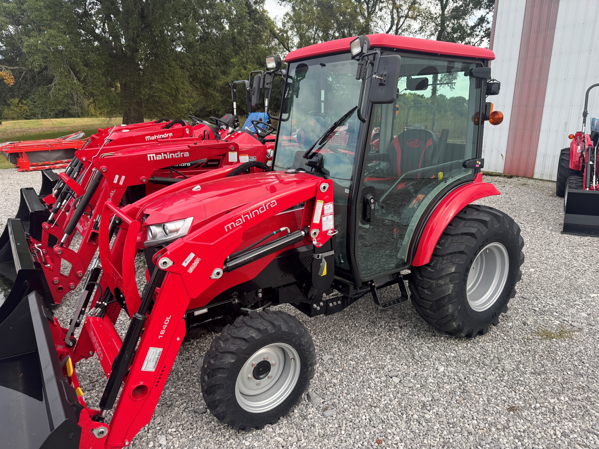 Mahindra 1640 HST Cab 40hp Compact Tractor W/Loader