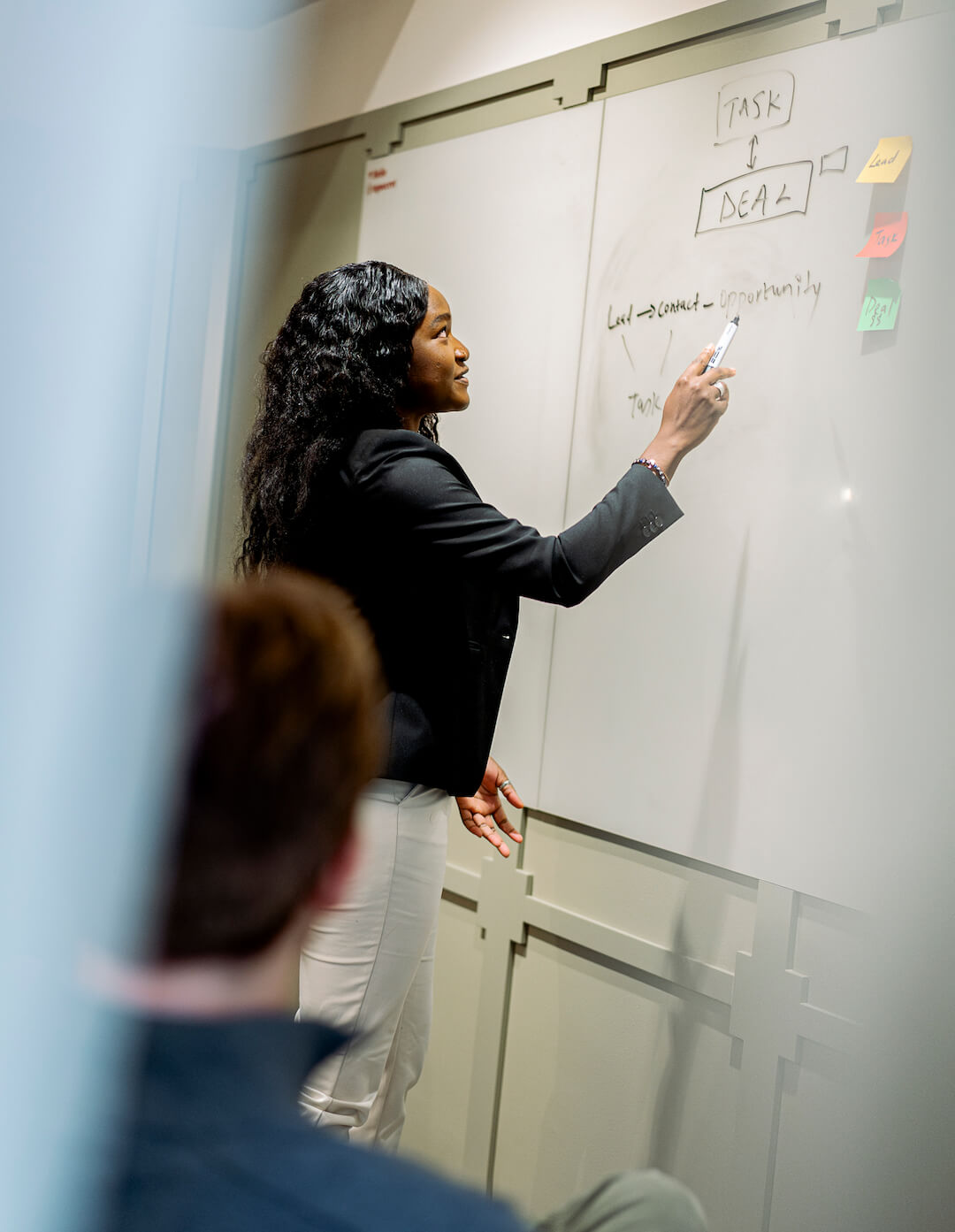 Exelement colleague presenting strategy on a whiteboard during a workshop