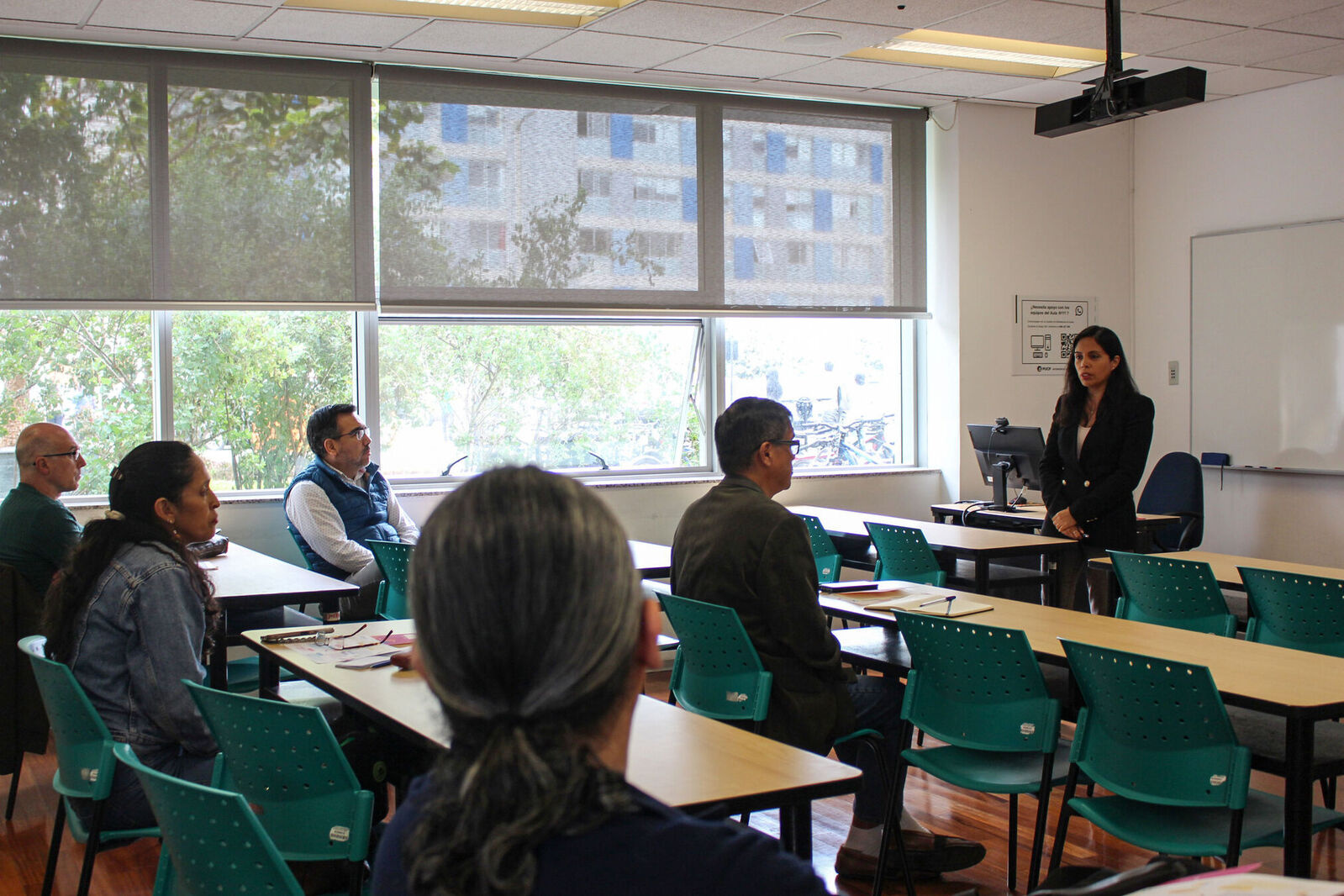 Charla informativa para docentes sobre servicios DAES