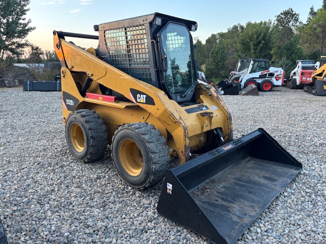 CAT 252B3 2011