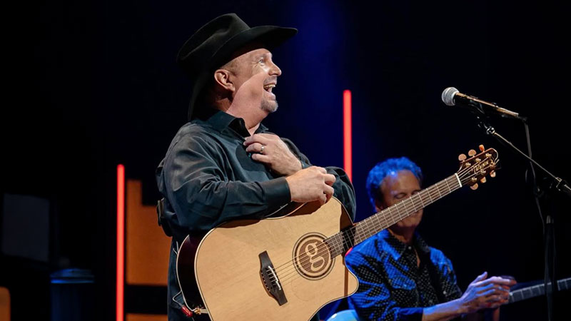 Garth Brooks Surprises Fans Ahead of the Grand Ole Opry’s 100th Anniversary