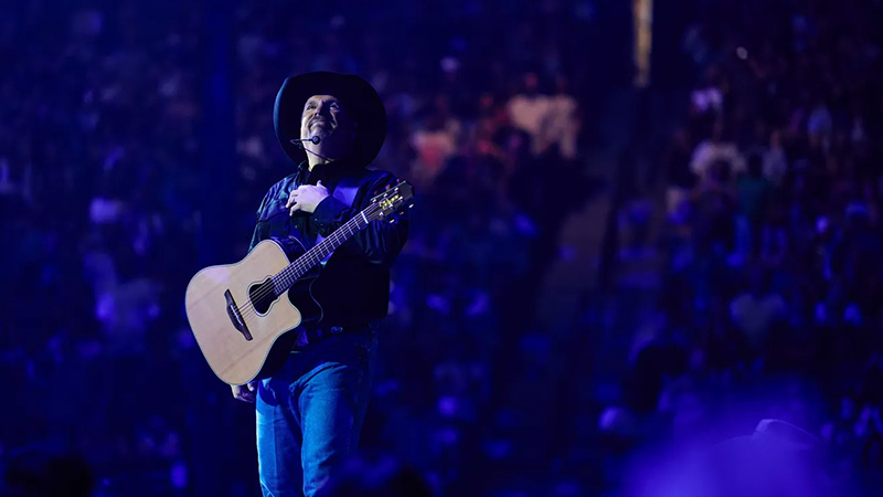 Garth Brooks brings old-school energy to sold-out DC crowd