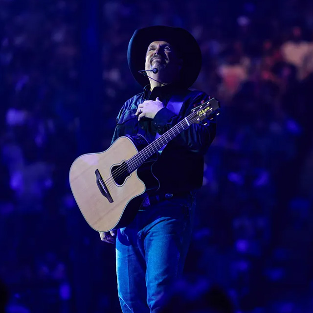 Garth Brooks brings old-school energy to sold-out DC crowd