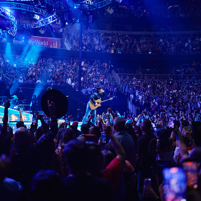 “THE AUDIENCE WOULD HAVE STAYED ALL NIGHT IF THEY COULD” – FANS POST THEIR REVIEWS OF GARTH BROOKS’ SHOWS AT THE KIA CENTER IN ORLANDO