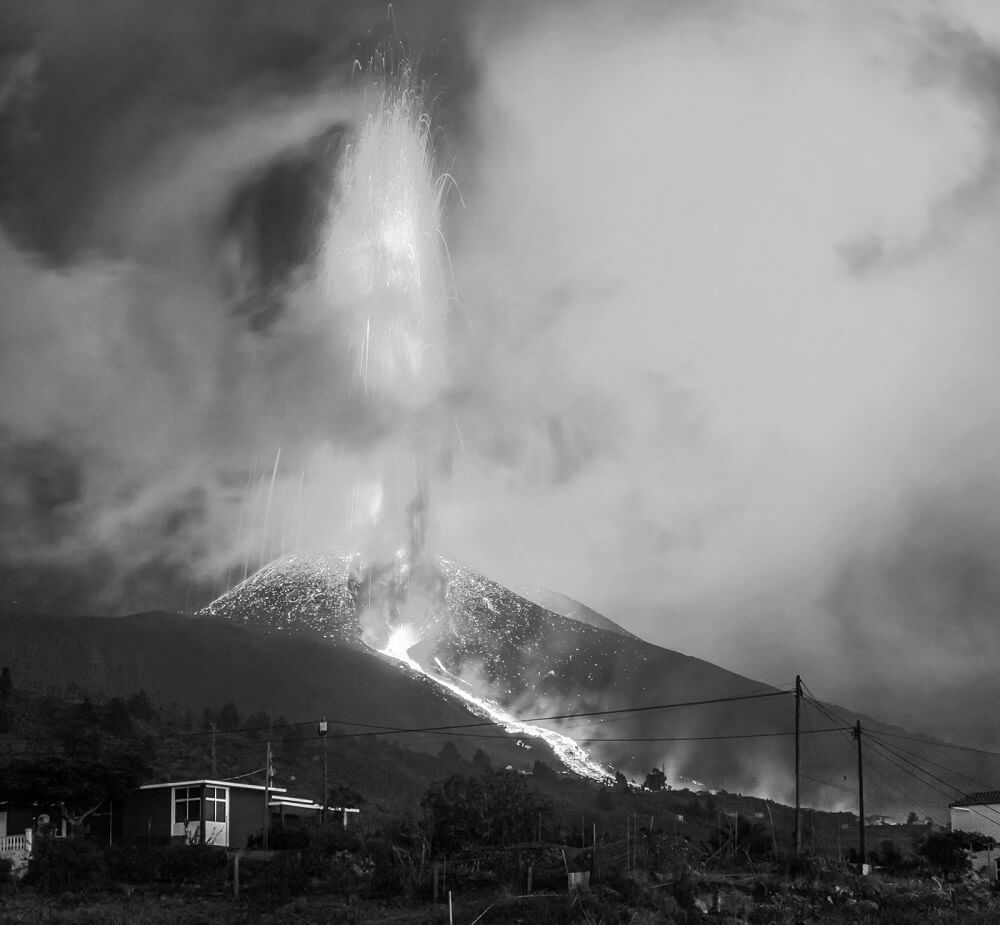 Foto da erupção do vulcão em La Palma