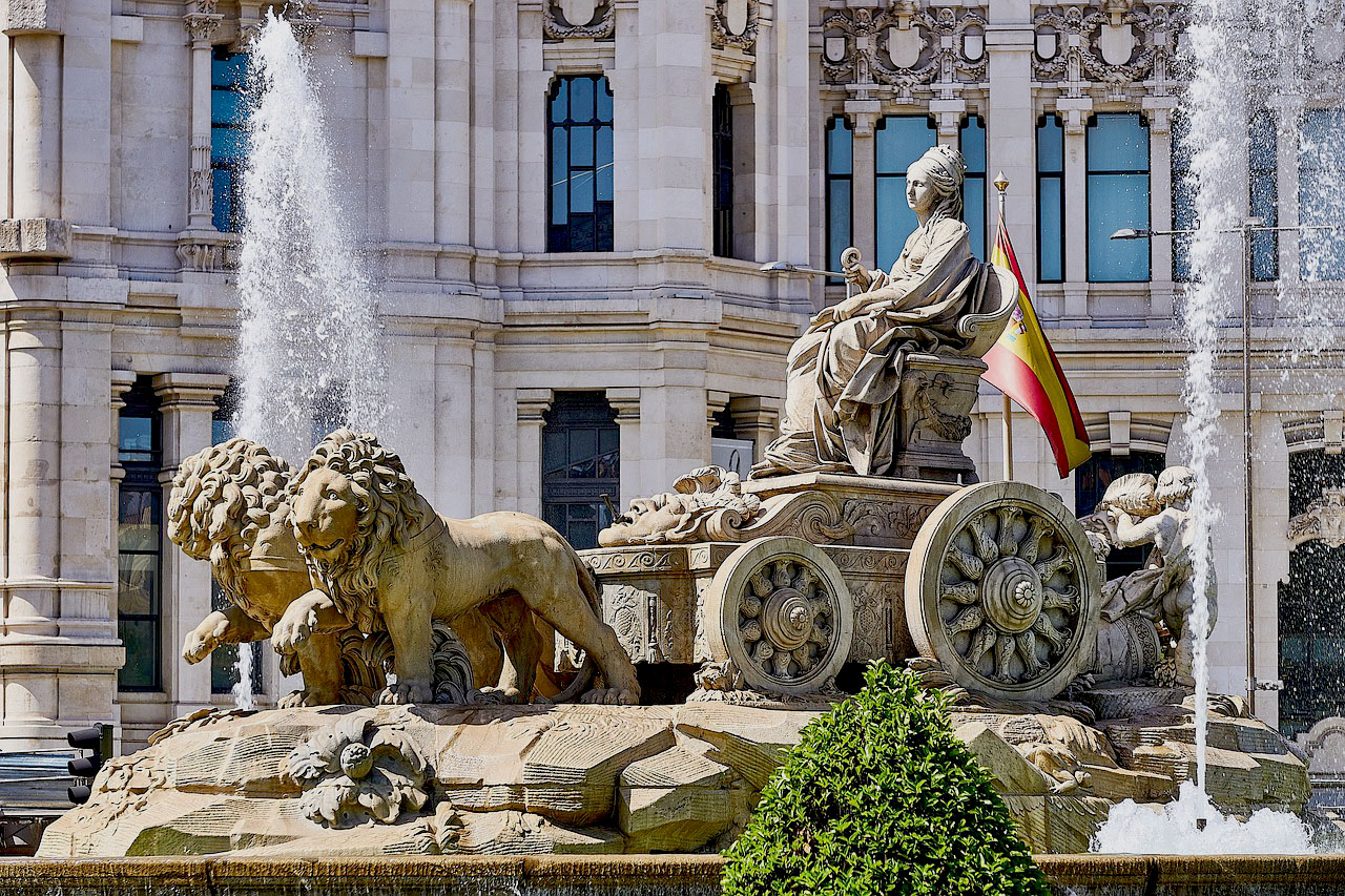 Escultura da deusa Cibele, deusa grega da fertilidade, situada em Madrid, Espanha