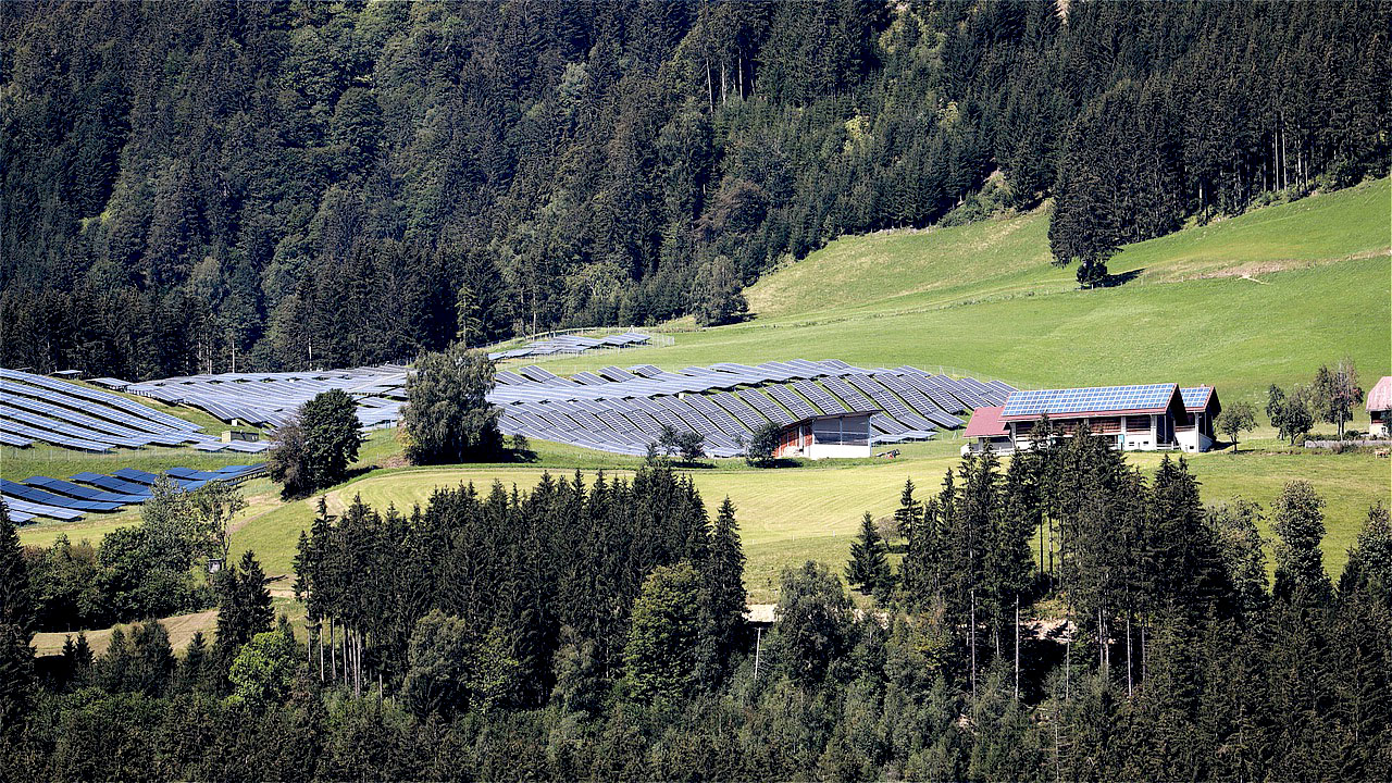 Na foto você pode ver uma estação de energia solar