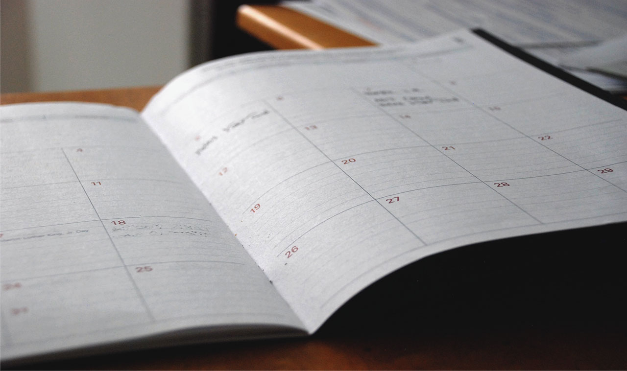 imagem de uma agenda com calendário e um cronograma estabelecido