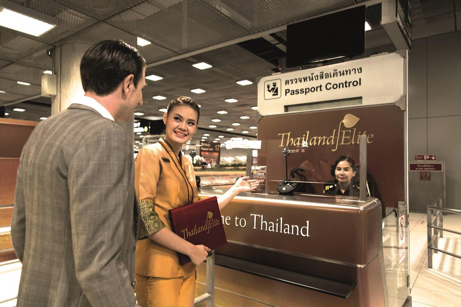 Imagem do controle de passaportes para o visto Thai Elite