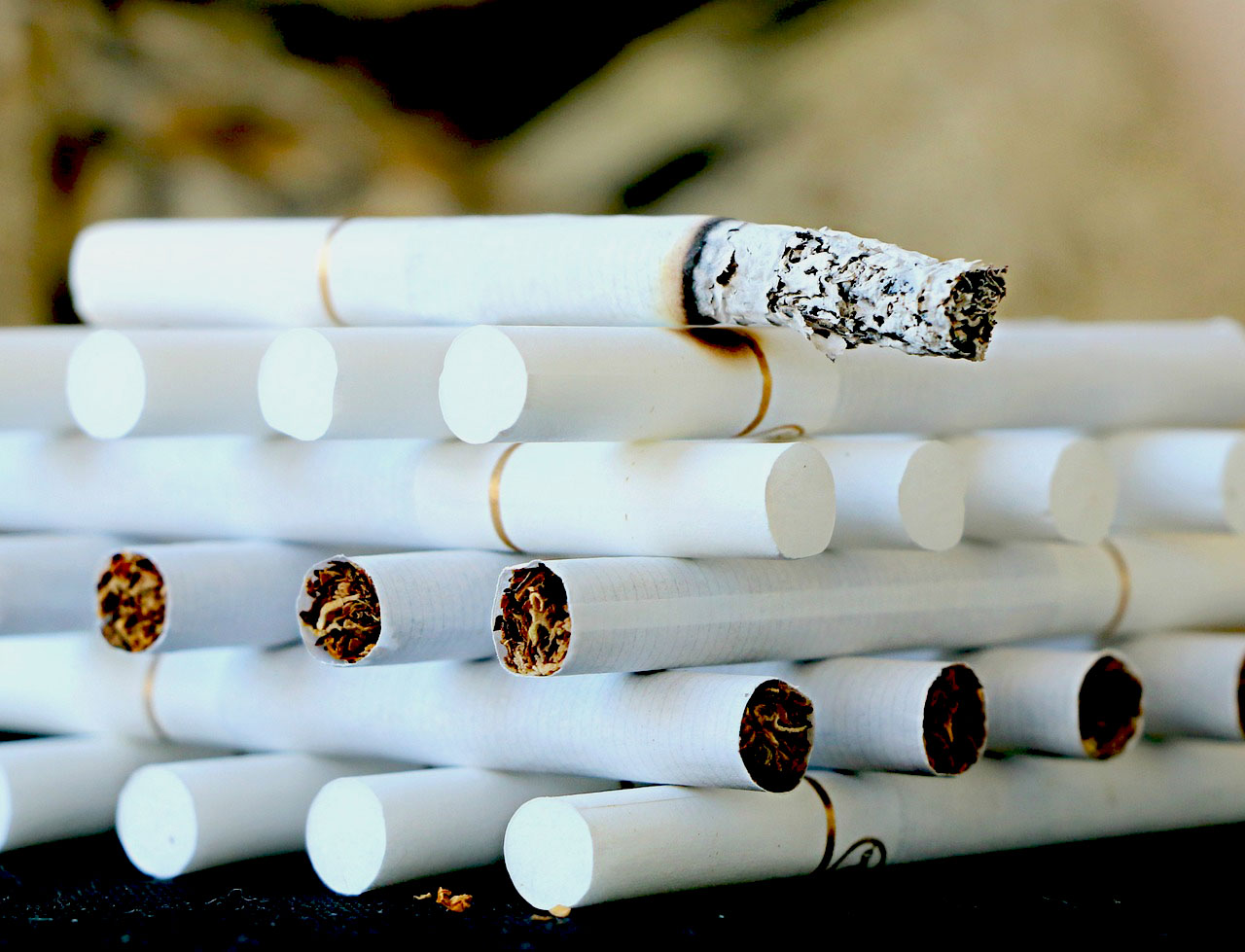 Imagem de cigarros empilhados