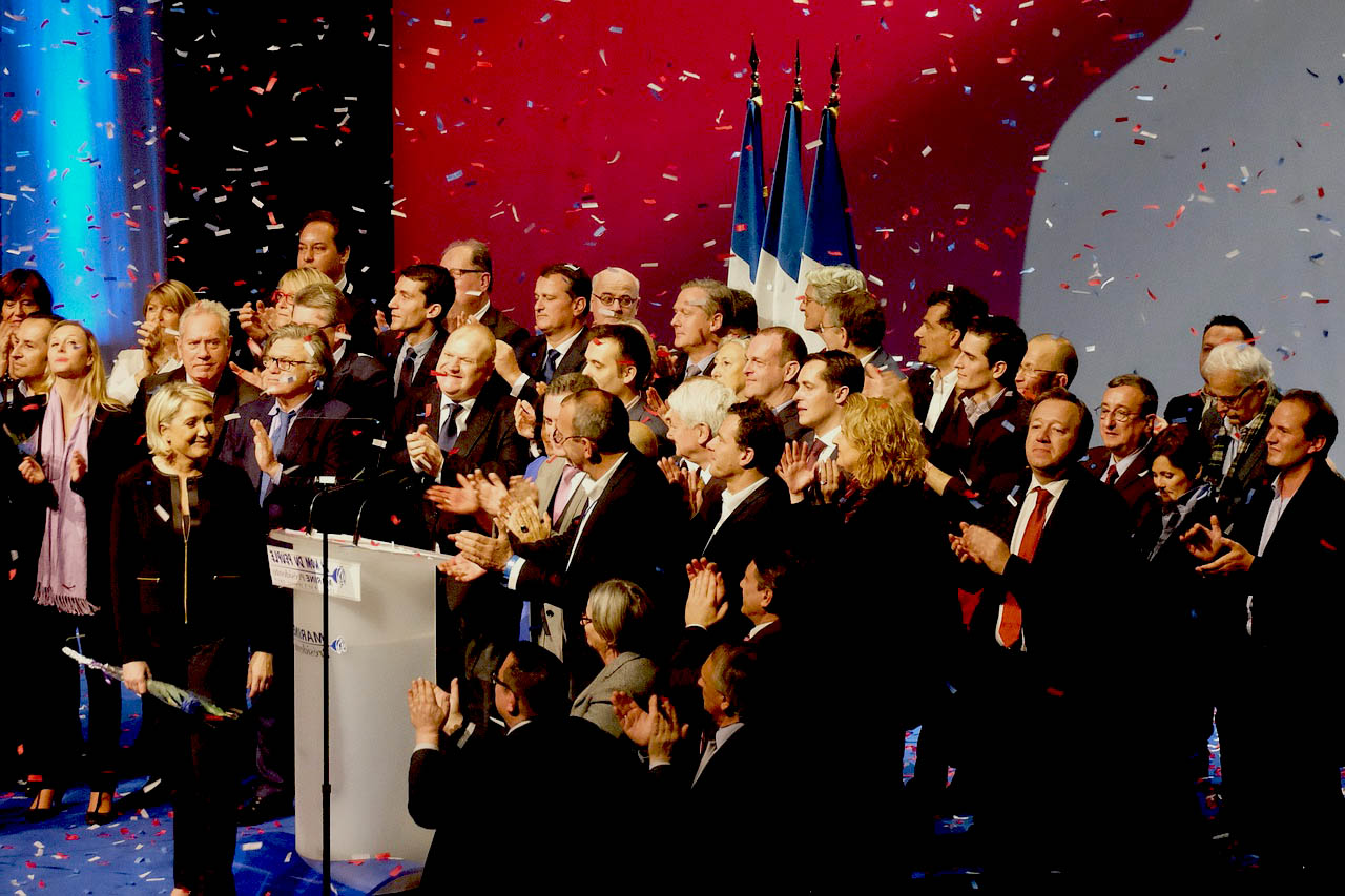 Imagem de políticos trabalhando