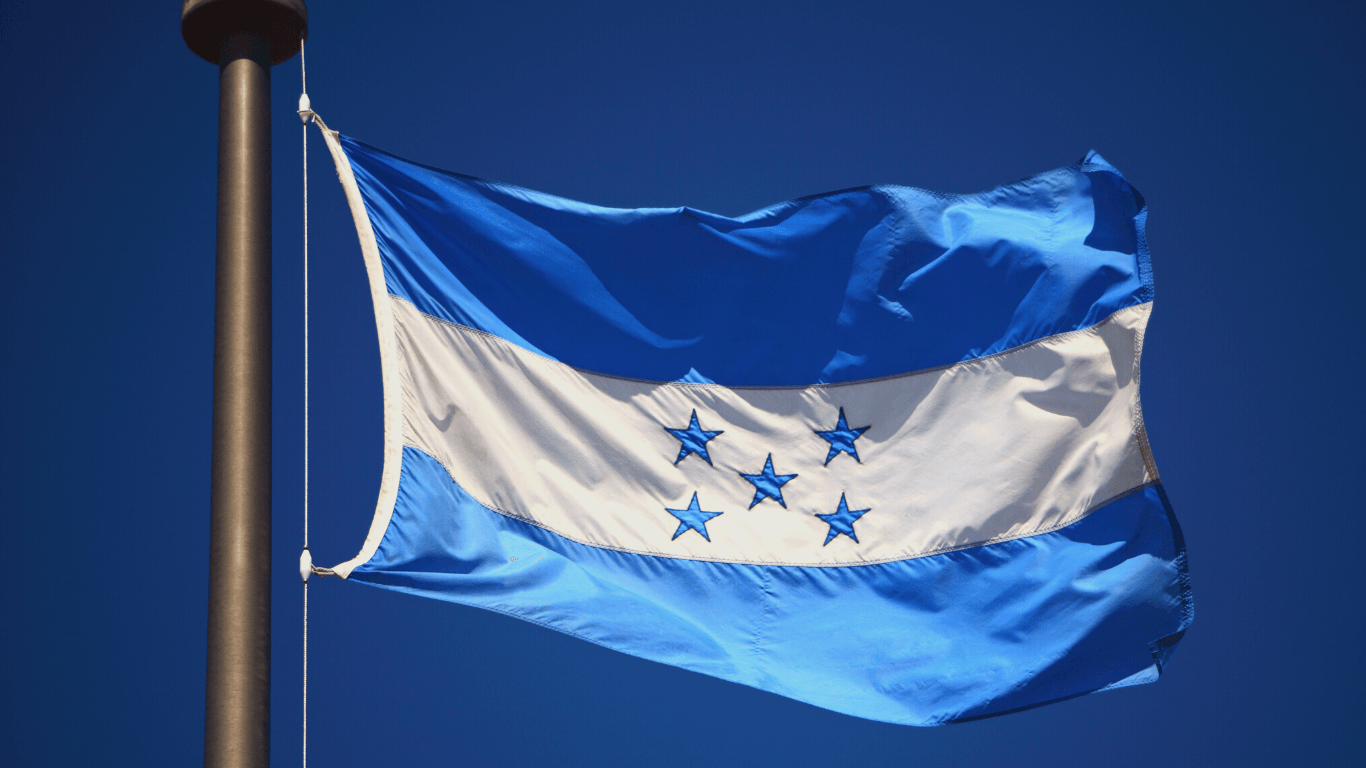 Bandeira de Honduras hastiada voando