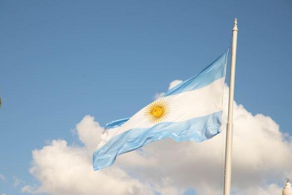 Nuvens no céuDescrição gerada automaticamente com confiança média