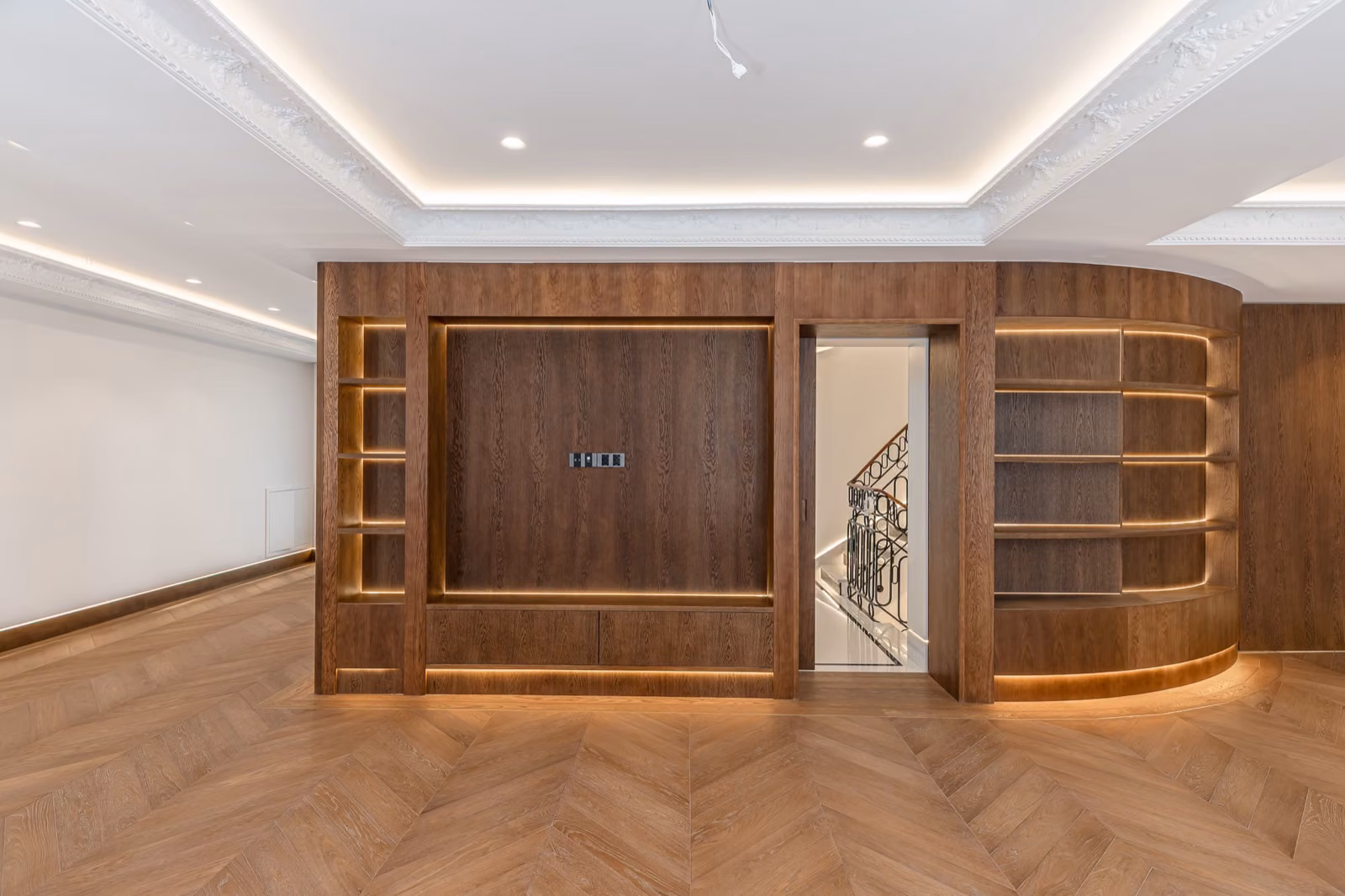 Sala panelada en roble del Palacete de Azpiroz, Españoleto 28. Oficinas de lujo Primework Madrid