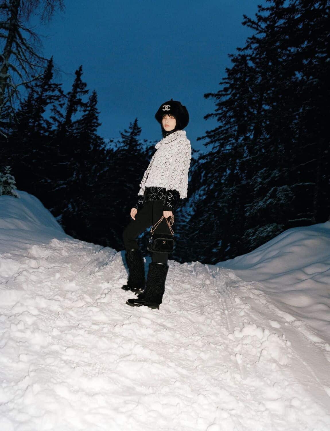 chanel_coco-neige-2025-26_copyright-chanel-11-LD.jpg (1150×1500)