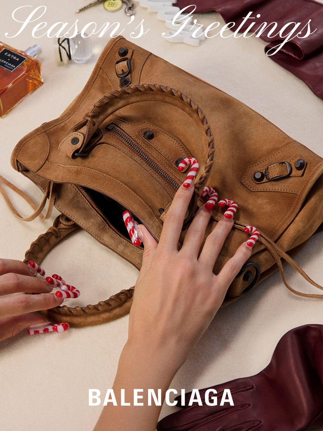 BALENCIAGA-EOY-GIFTING-NAILS-EN-IMAGE-5.jpg (1080×1440)