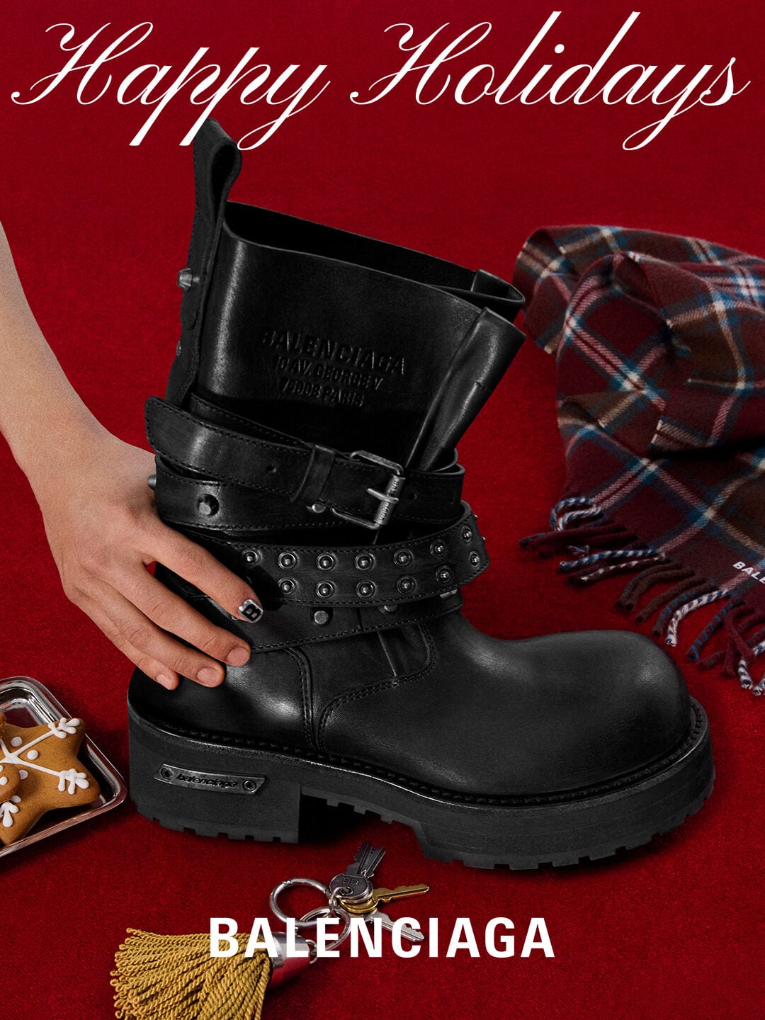 BALENCIAGA-EOY-GIFTING-NAILS-EN-IMAGE-1.jpg (1080×1440)