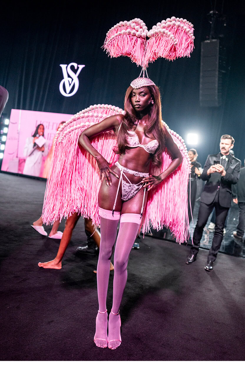 10_Issue8_Poster04_Profile_Victoria_Secret-16p-010.jpg (832×1246)