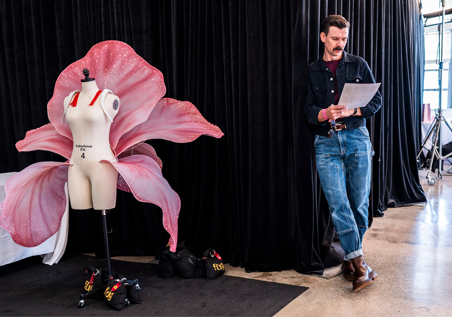 10_Issue8_Poster04_Profile_Victoria_Secret-16p-03.jpg (1447×1014)