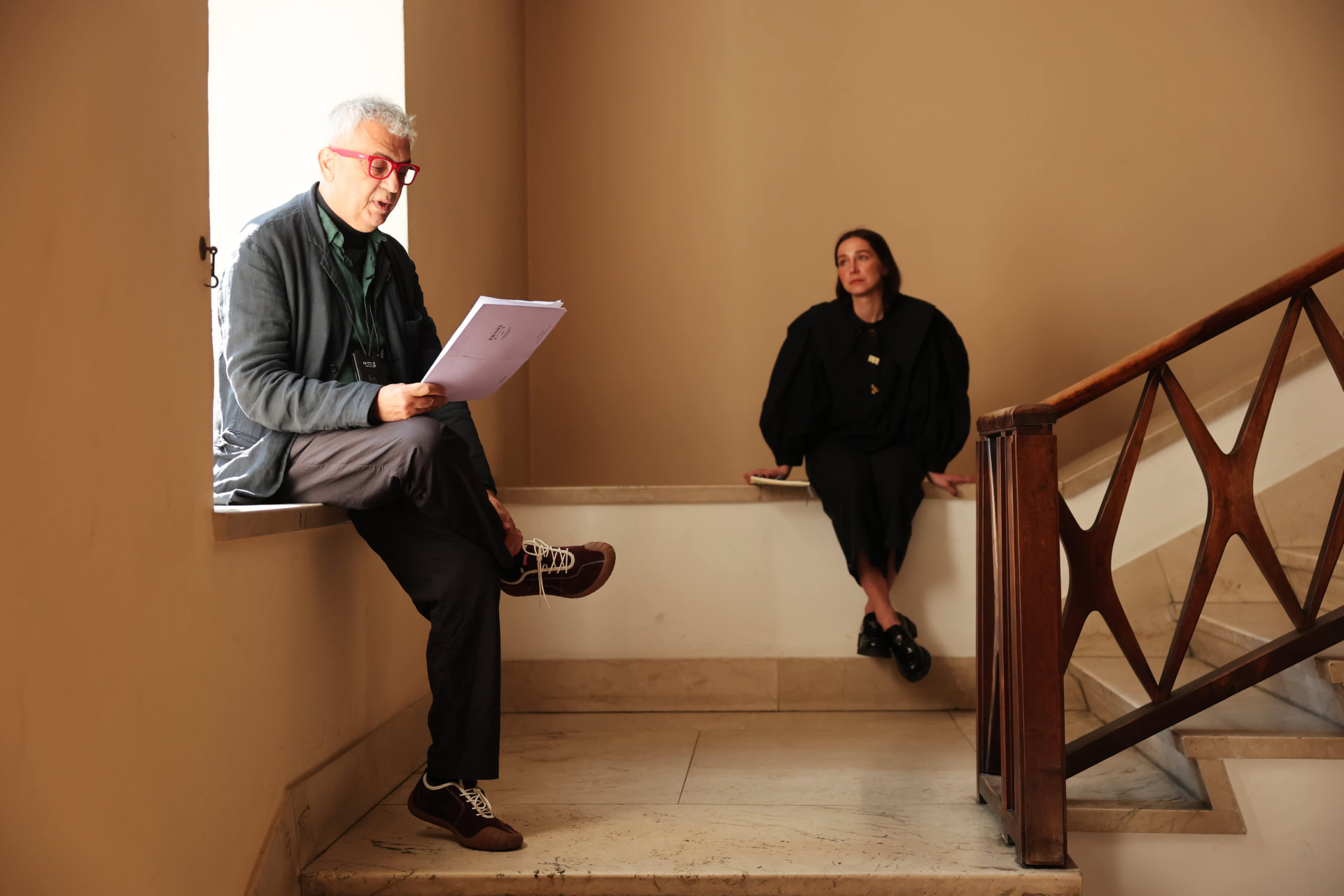 Akram-Zaatari_Prada-Frames_day-1_Conditions-Of-Visibility-Performative-Visit_17.jpg (1920×1280)