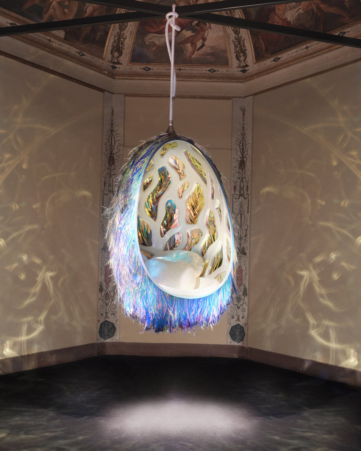 LOUIS-VUITTON-OBJETS-NOMADES_DICHROIC-COCOON-BY-ESTUDIO-CAMPANA_2.jpg (1200×1500)