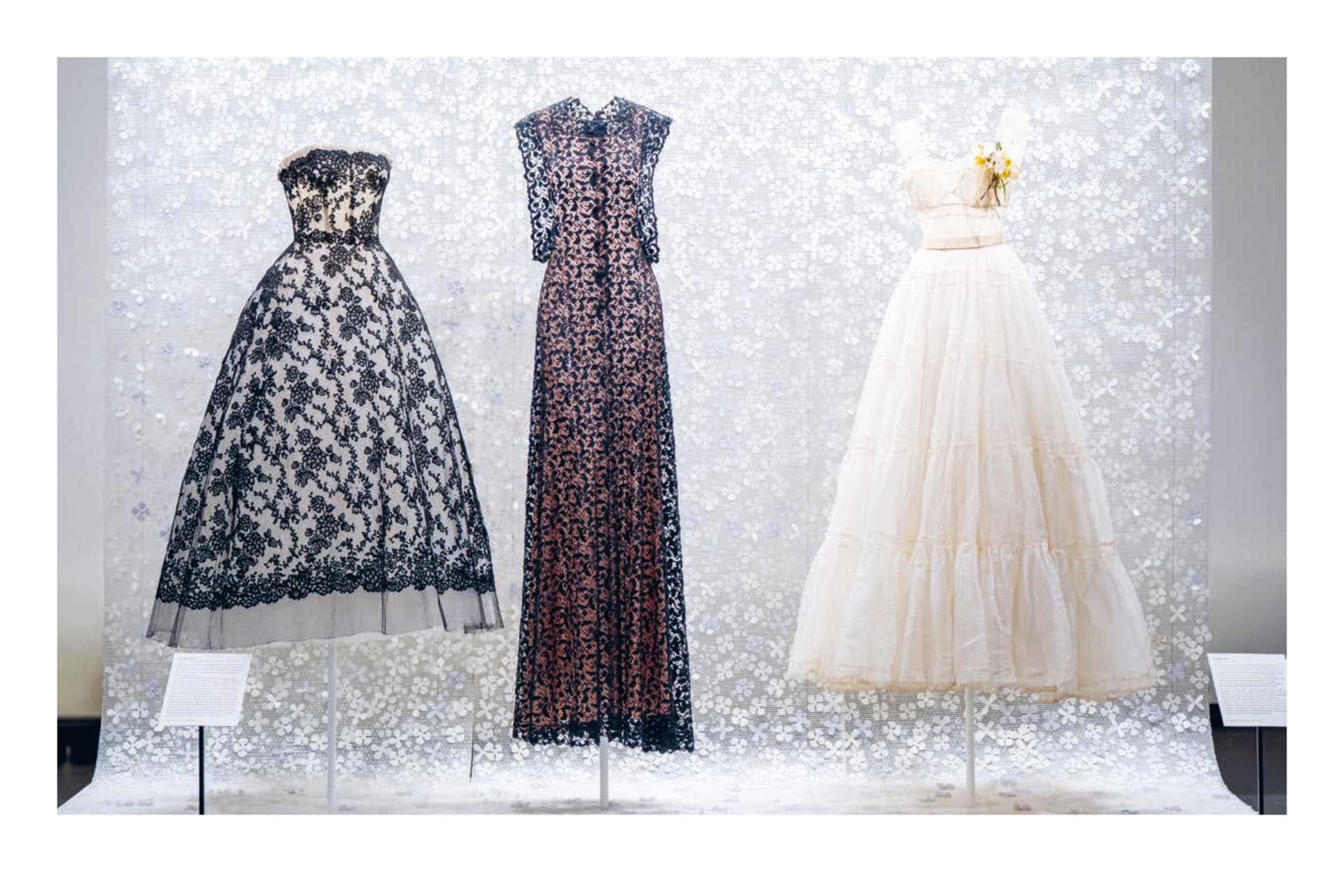 Alaia_Dior_Two_Masters_of_Haute_Couture_Spread_03.jpg (1920×1246)
