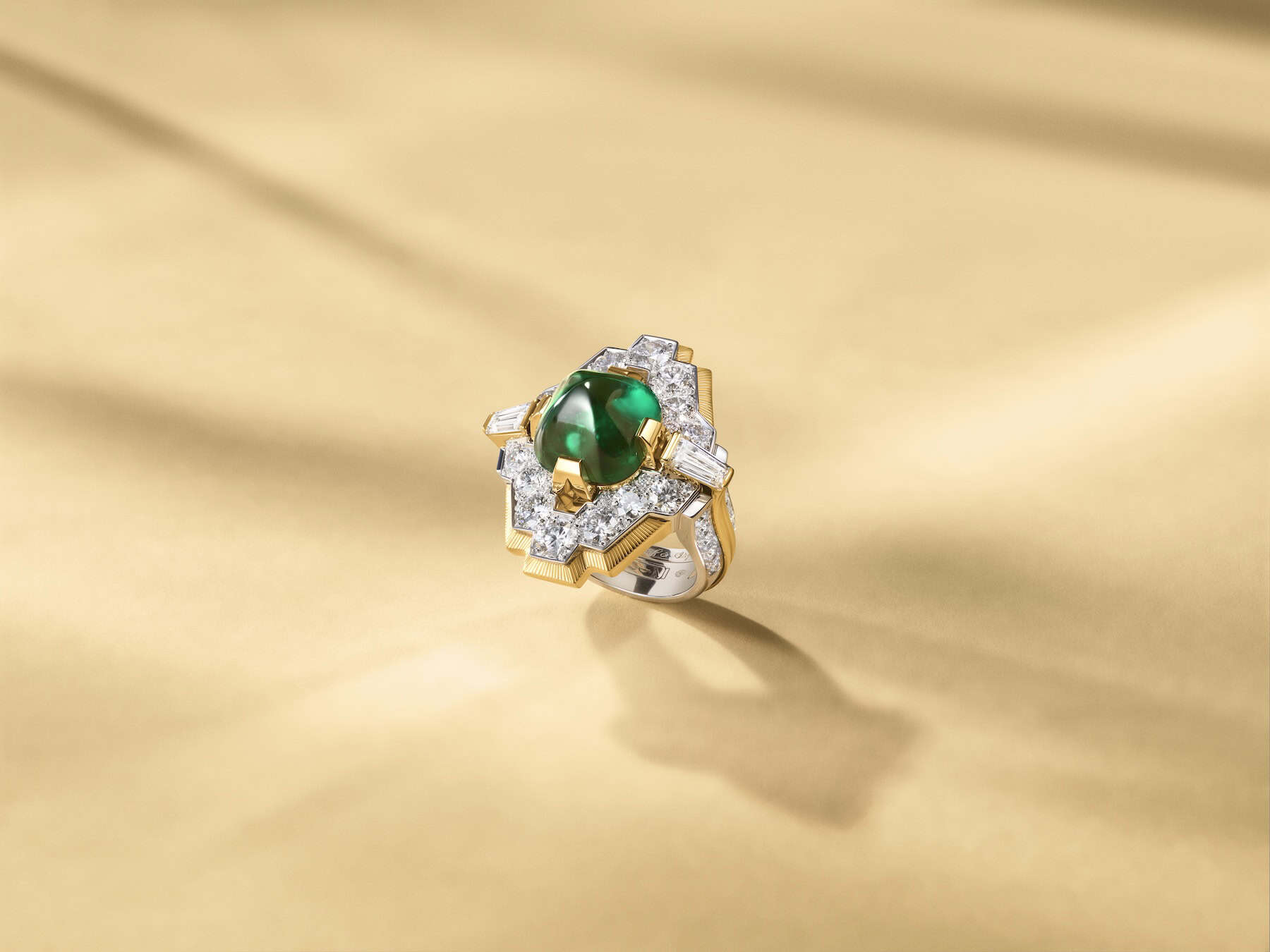 260209_VCA_EGYPTE_020_BAGUE_CARDINAL_EMERAUDE_V06_RVB.jpg (1800×1350)