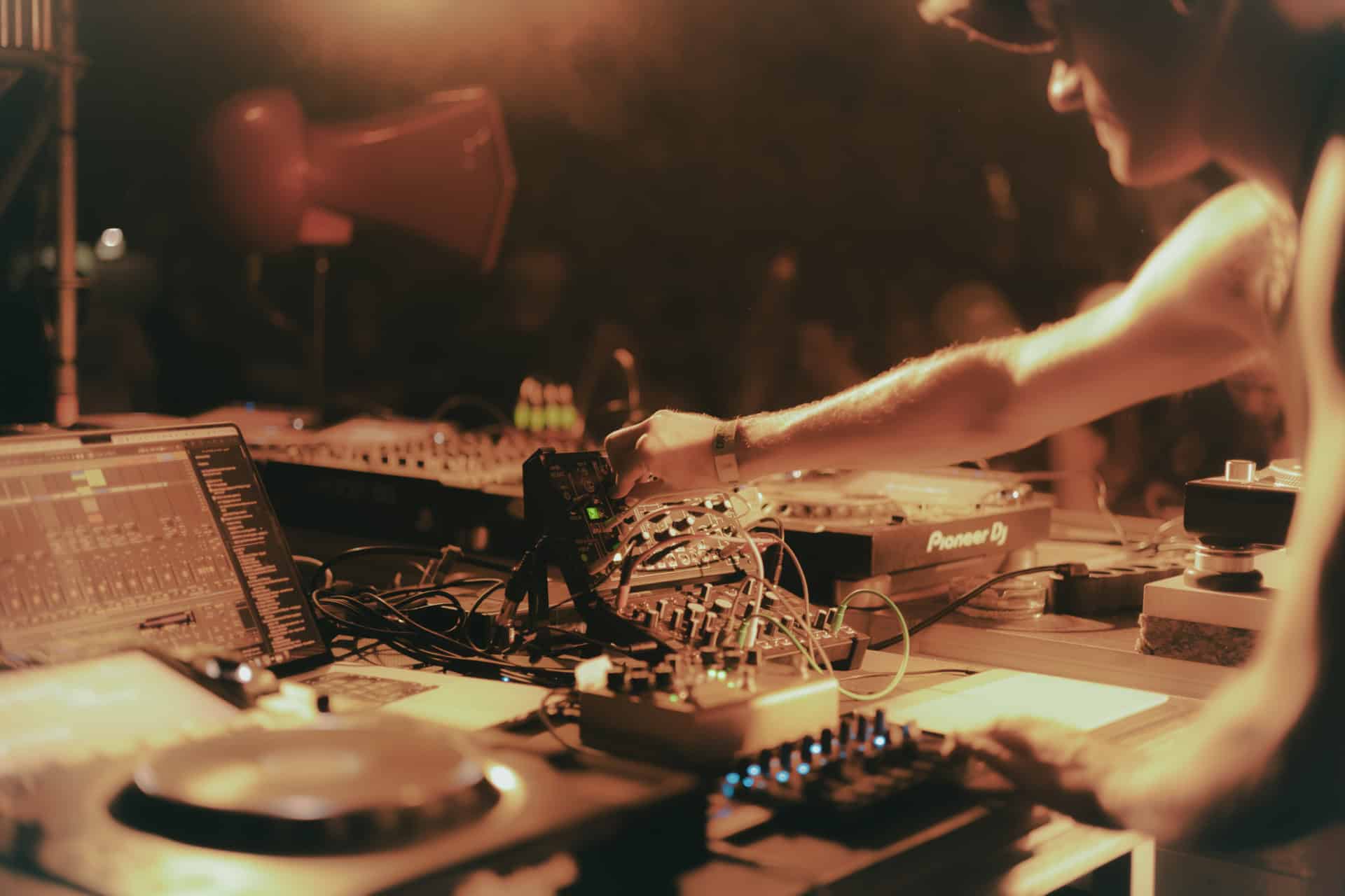 Soundit_@2071_____-8222.jpg (1920×1280)