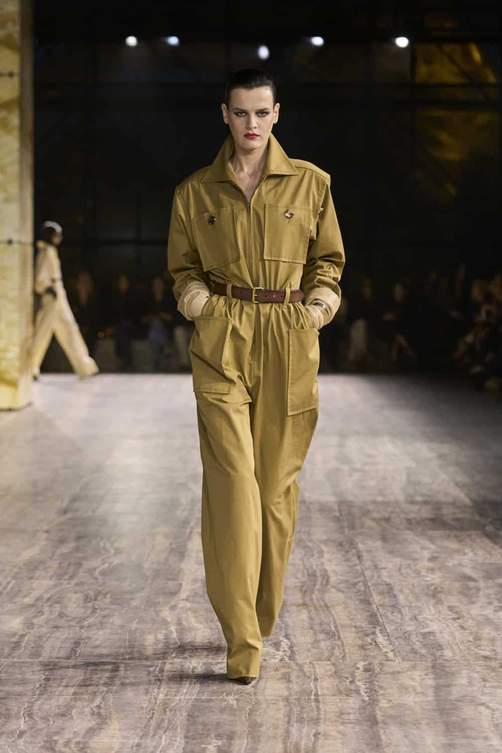SAINT-LAURENT_FASHION_SHOW_WSS24_VOGUE_RUNWAY_FRONT_7.jpg (1000×1500)