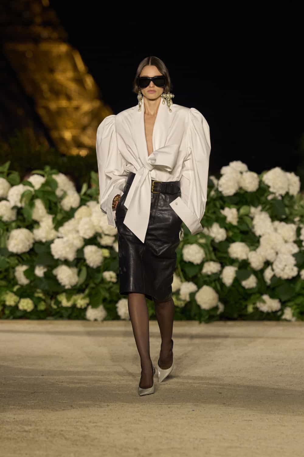 SAINT-LAURENT_FASHION_SHOW_WOMAN_SUMMER26_RUNWAY_13_LR.jpg (1000×1500)