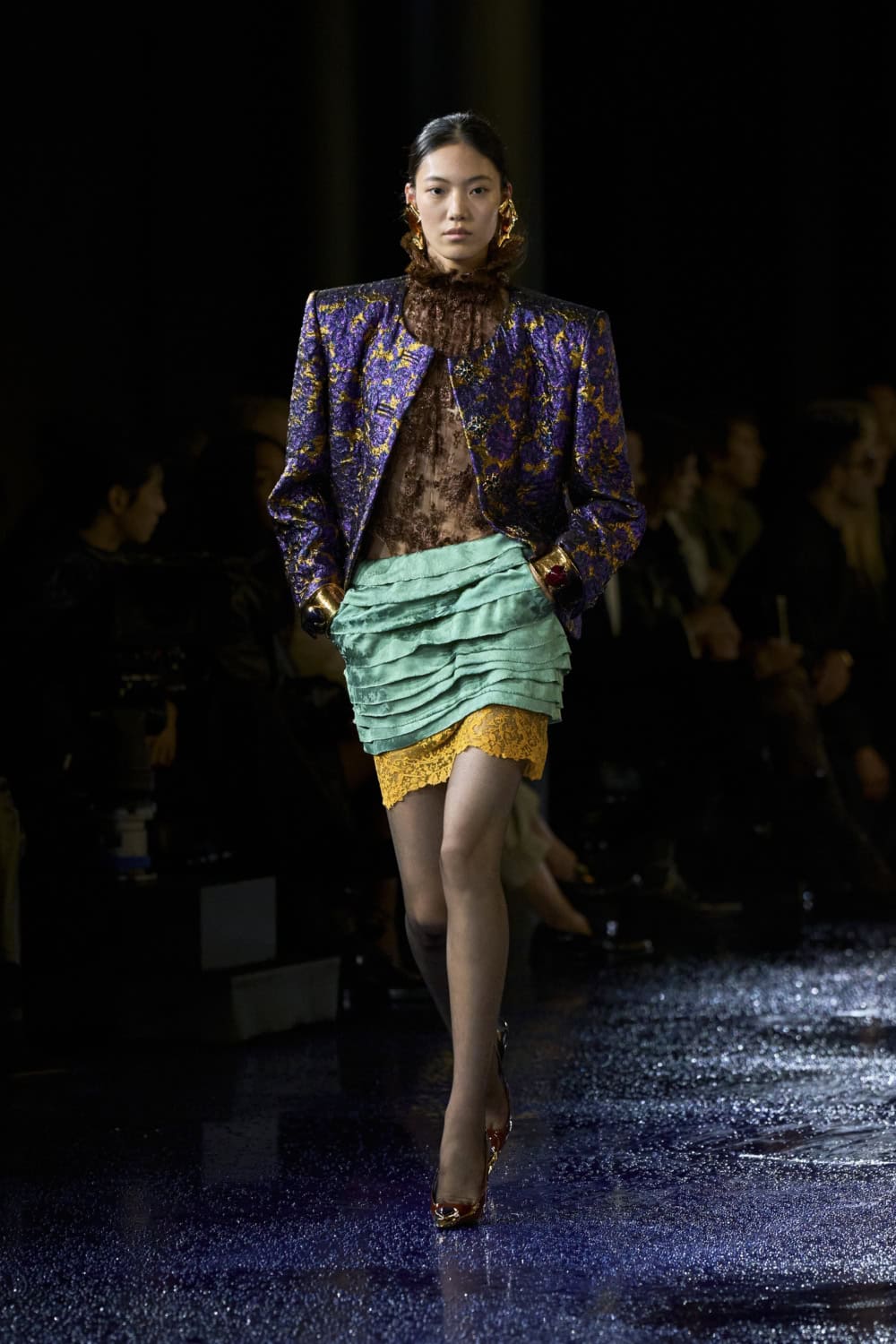 SAINT-LAURENT_FASHION_SHOW_WOMAN_SUMMER25_RUNWAY_39_HR.jpg (1000×1500)