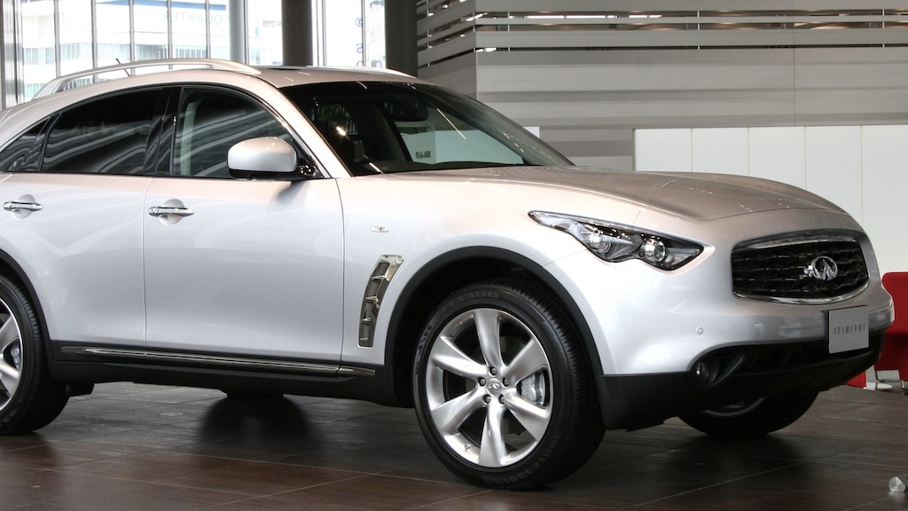 Silver Infiniti QX70 crossover in a showroom