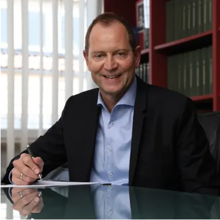 Dr. Hartmut Schneider