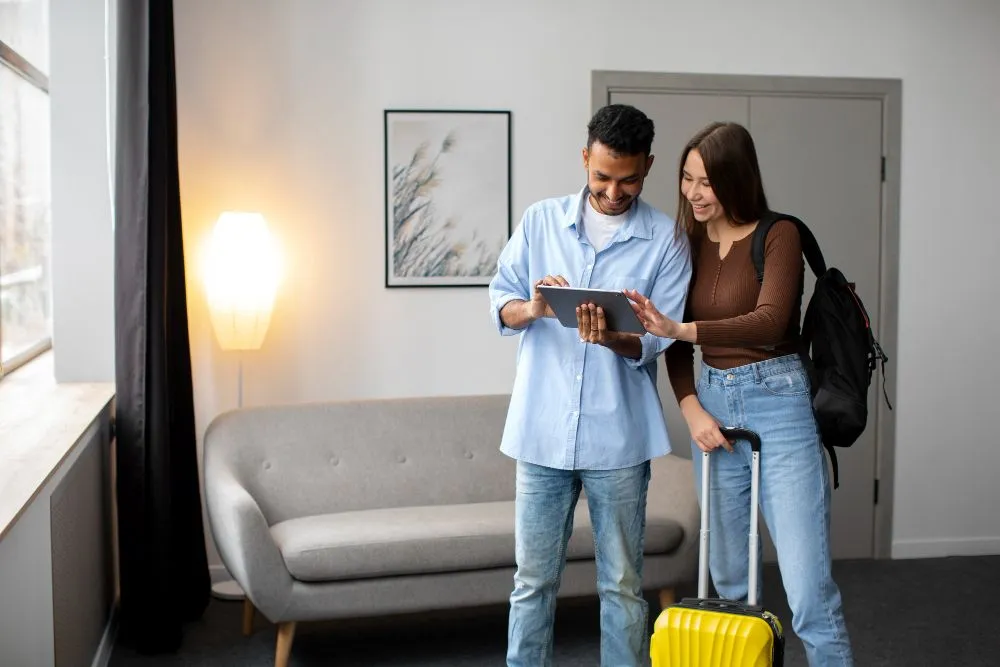 guias digitales hoteles identify