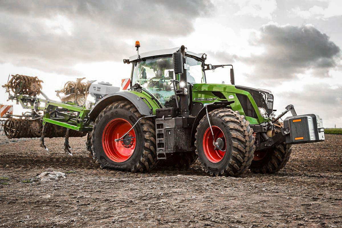 tractor with the Michelin EvoBib tire working in the field