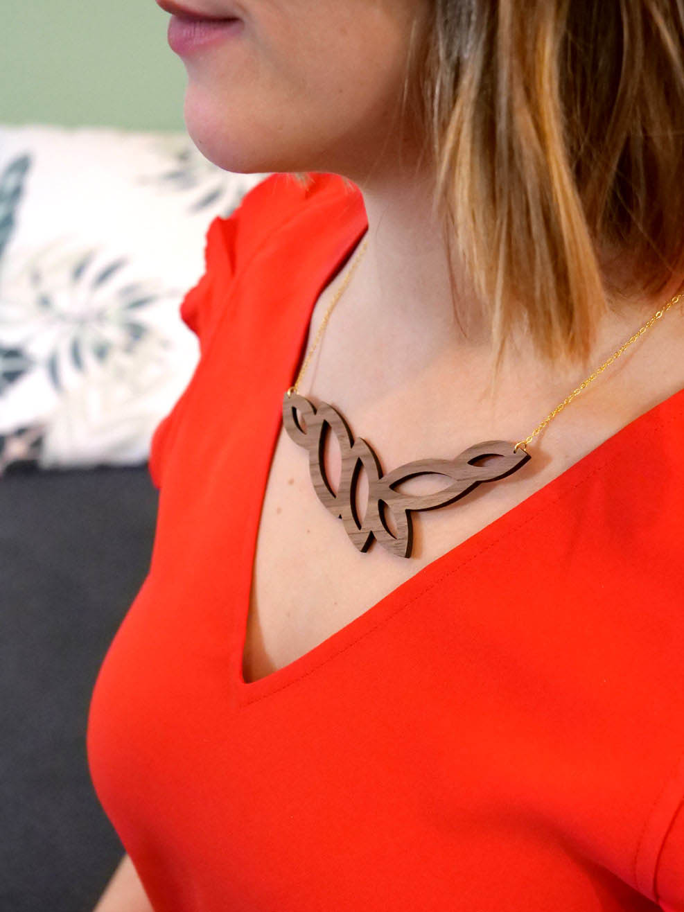 Collier forme de organique nature en bois