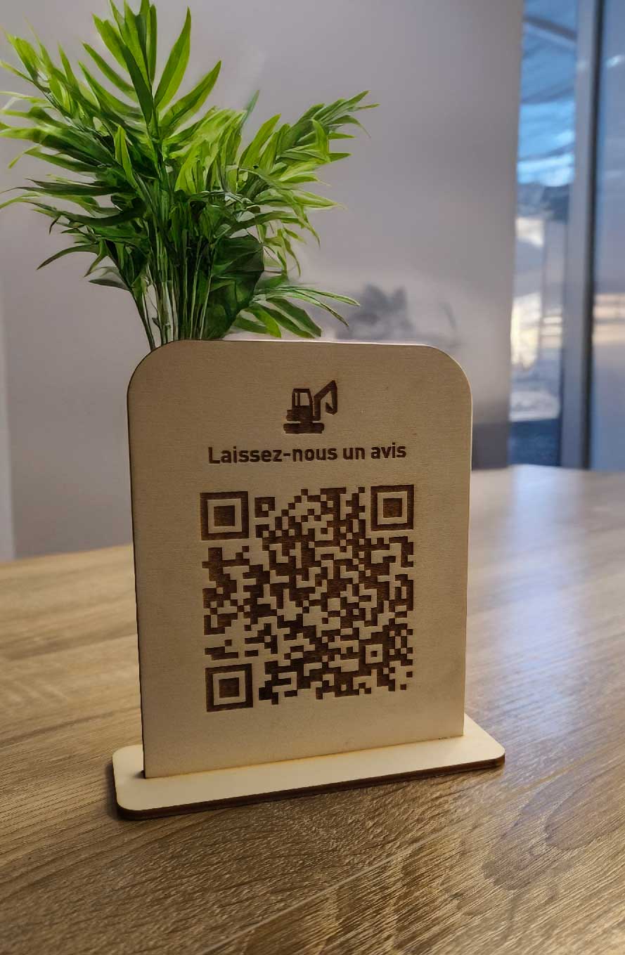 support QR code, flash code en bois réseaux sociaux