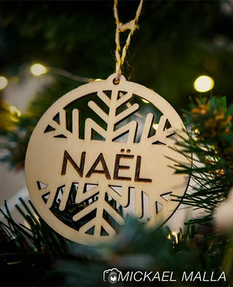 Boule de Noël prénom personnalisé. Le Ö Bois Création objets en bois Albertville Savoie