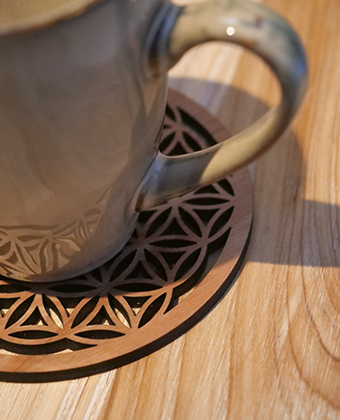 Sous-verre fleur de vie. Le Ö Bois Création objets en bois Albertville Savoie