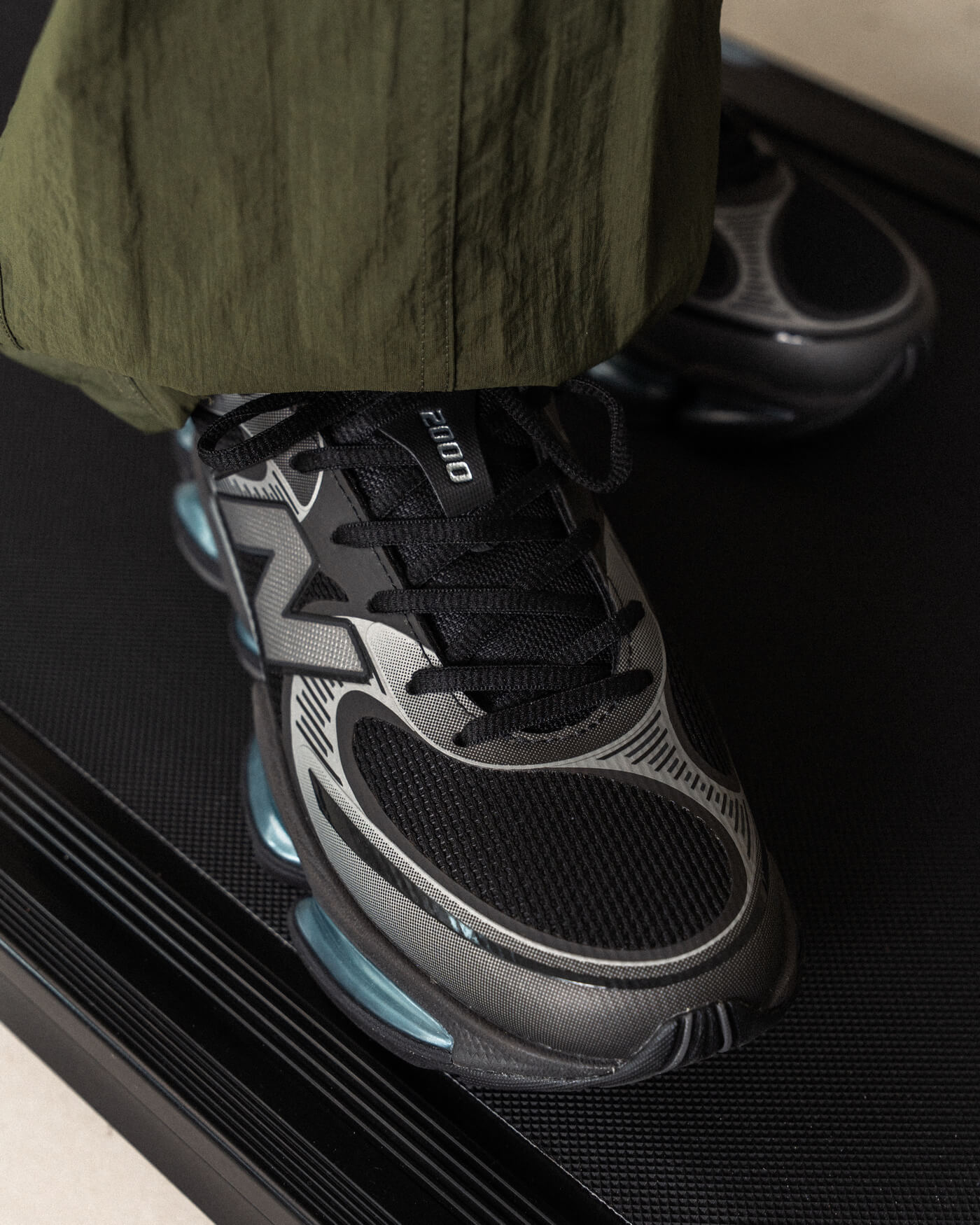 New Balance ABZORB 2000 - Black/Dark Silver Metallic/Light Chrome Blue - U2000EA