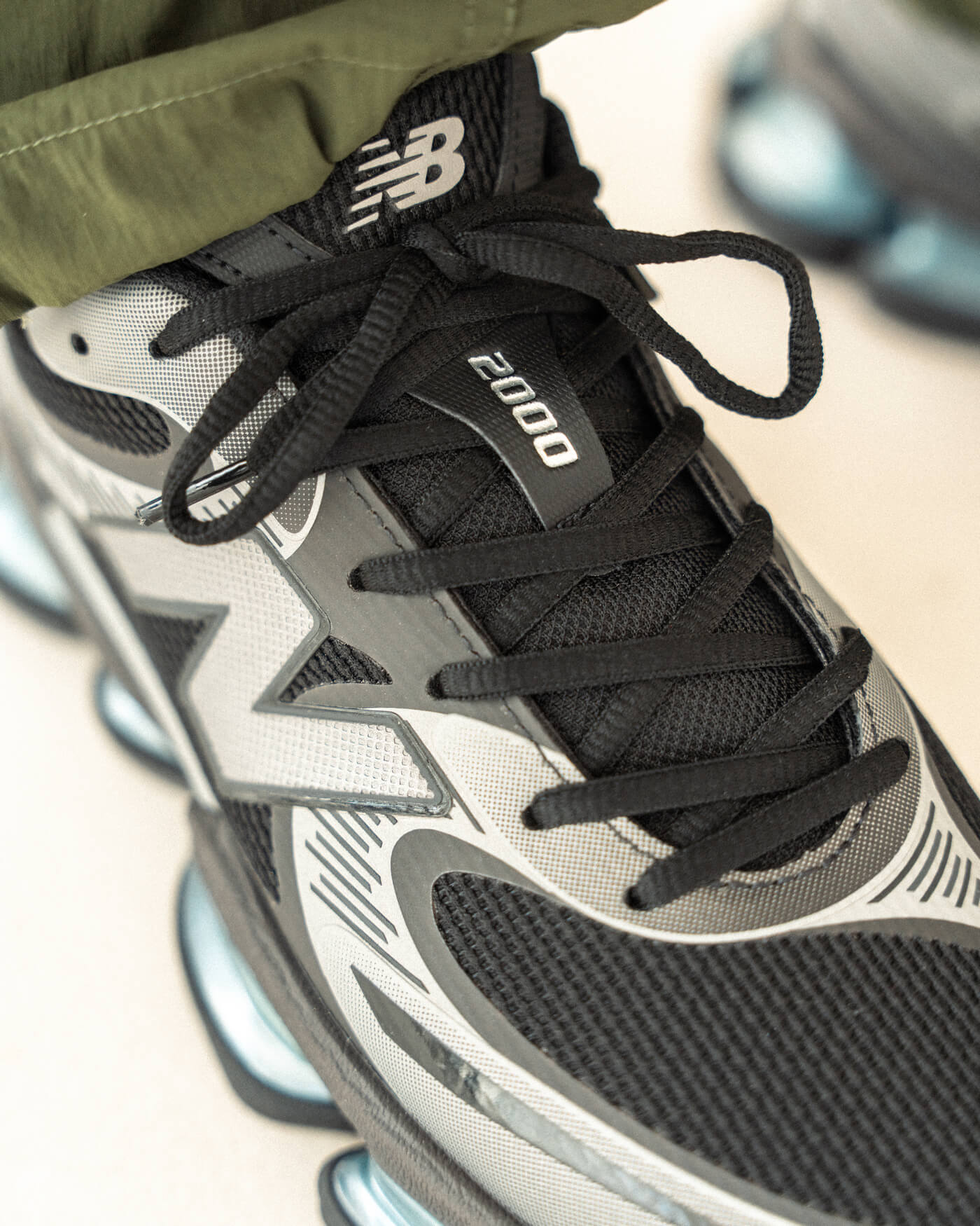 New Balance ABZORB 2000 - Black/Dark Silver Metallic/Light Chrome Blue - U2000EA