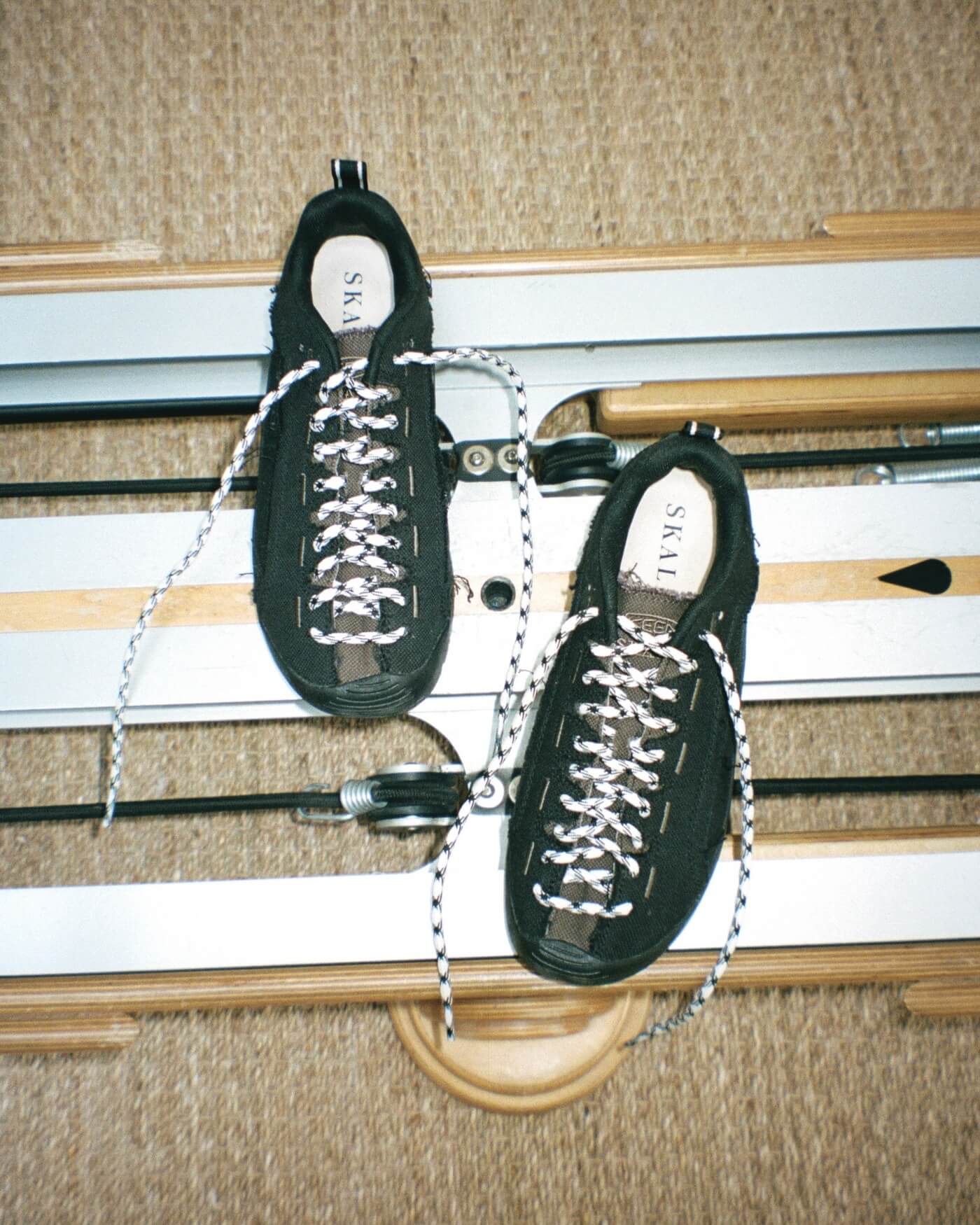 KEEN x Skall Studio Jasper - Black